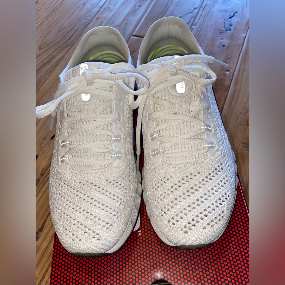 Under Armour HOVR Sonic Women’s 7 NWT